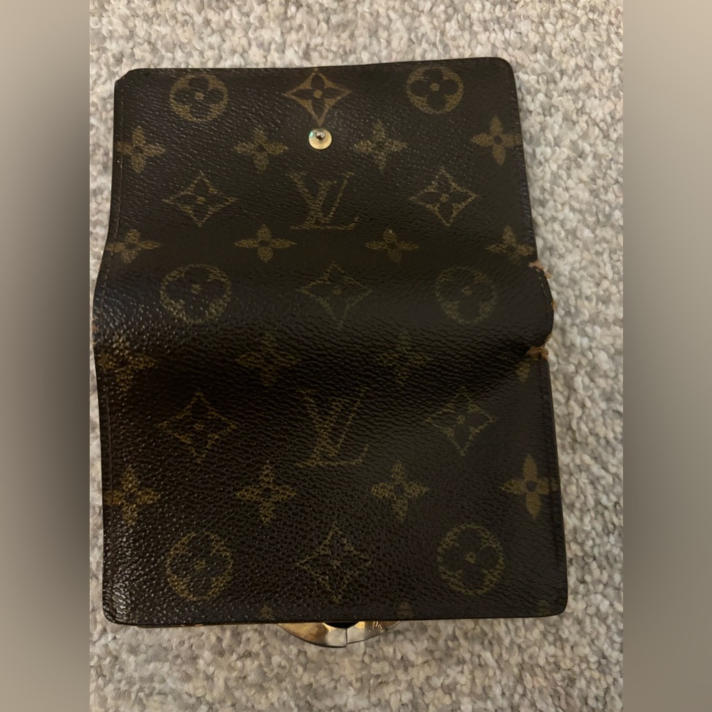 Louis Vuitton Wallet - Picture 3 of 7